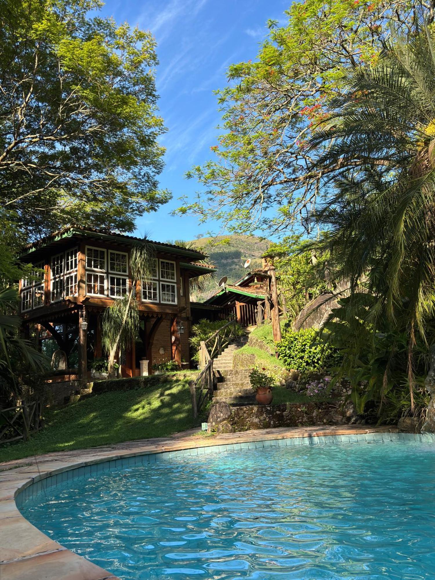 Suíte com Vista para a Piscina